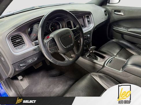 Used 2022 Dodge Charger SXT w/ Leather Interior Group RWD image 9