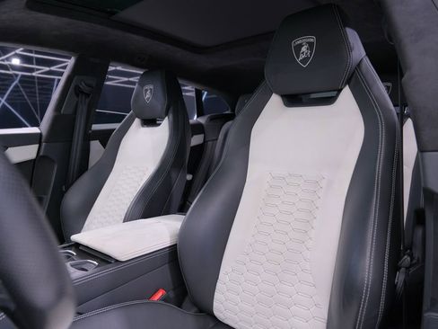 Used 2022 Lamborghini Urus AWD/4WD image 26
