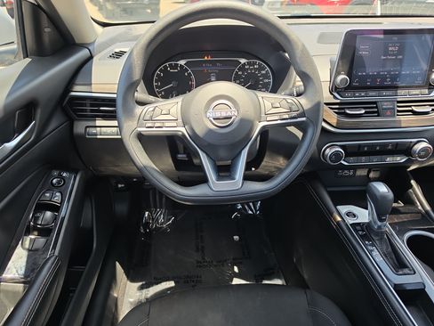 Used 2023 Nissan Altima 2.5 SV FWD image 13