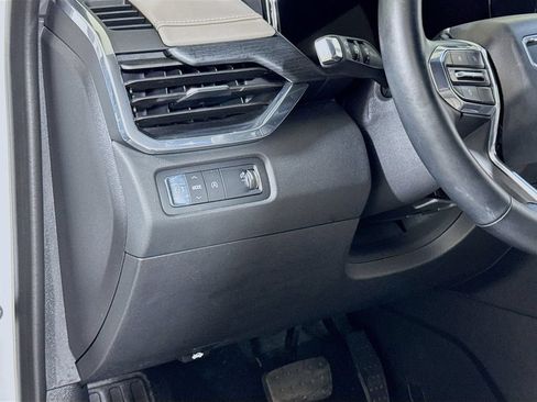 Certified 2026 GMC Acadia Elevation w/ Elevation Premium Package FWD image 8