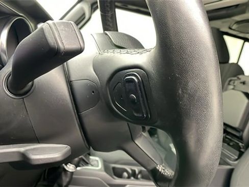 Used 2021 Jeep Gladiator Willys image 12