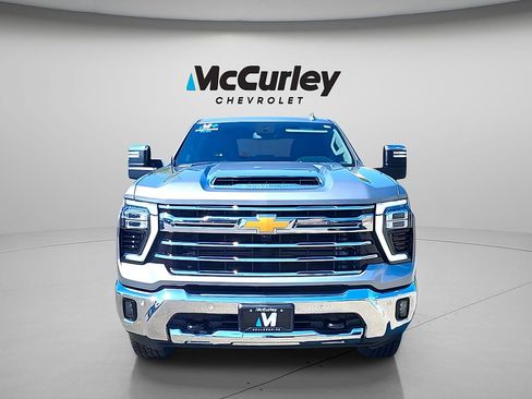 Used 2024 Chevrolet Silverado 3500 LTZ AWD/4WD image 2
