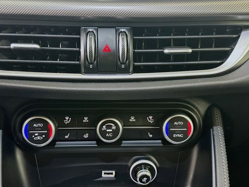 Used 2022 Alfa Romeo Stelvio Veloce image 24