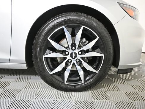 Used 2017 Chevrolet Malibu LT image 11