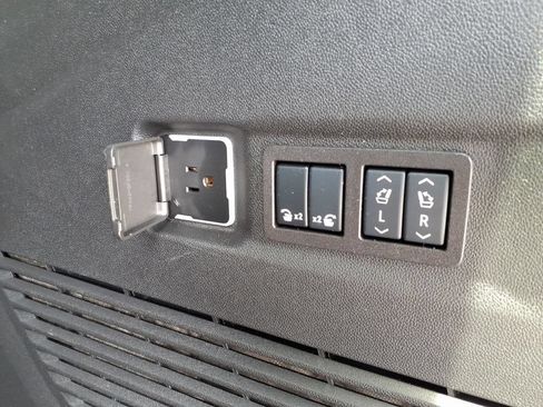 Used 2025 GMC Yukon XL AT4 Ultimate w/ LPO, Floor Liner Package AWD/4WD image 19