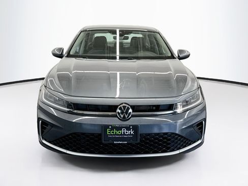 Used 2025 Volkswagen Jetta SE FWD image 2
