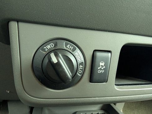 Used 2016 Nissan Frontier SV image 11