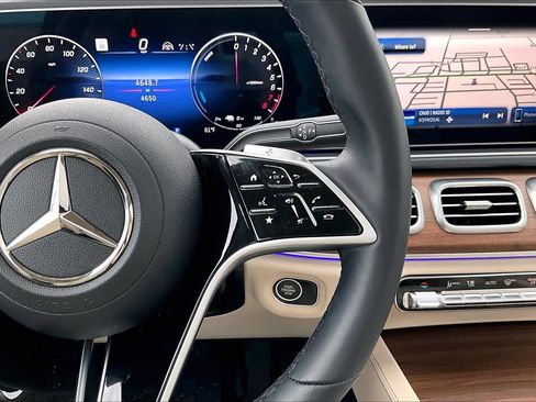 Used 2025 Mercedes-Benz GLE 450e 4MATIC image 25