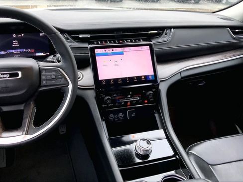 Used 2023 Jeep Grand Cherokee Limited w/ Black Appearance Package RWD image 7