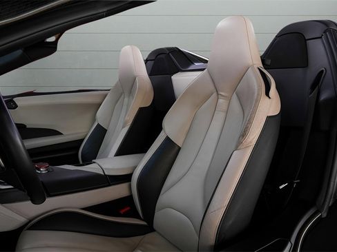 Used 2019 BMW i8 Roadster image 2