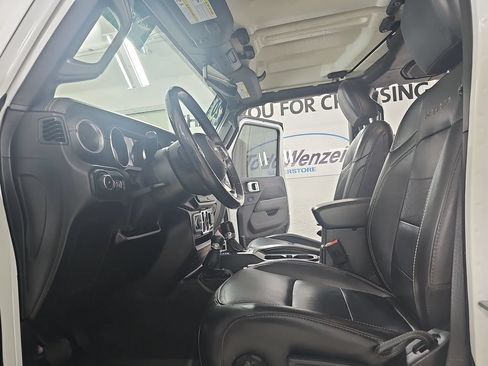 Used 2020 Jeep Wrangler Unlimited Sahara w/ Dual Top Group AWD/4WD image 18