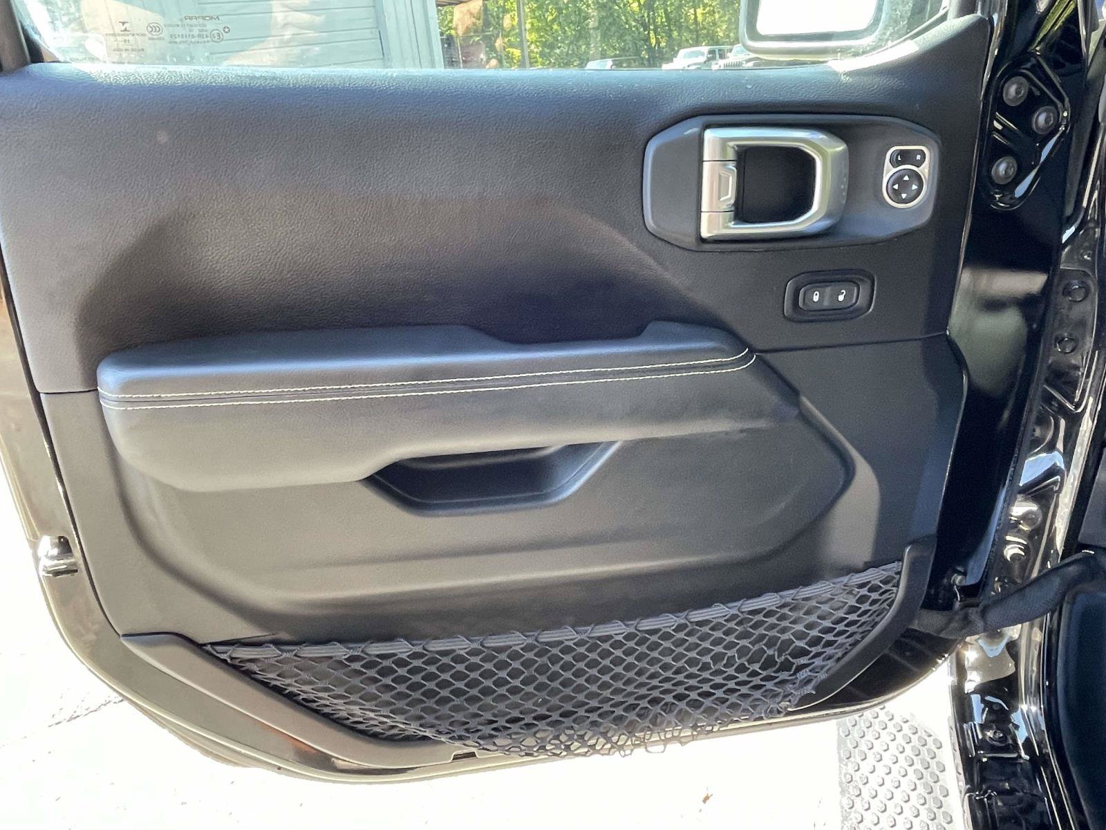 Used 2020 Jeep Wrangler Unlimited Sahara AWD/4WD image 19