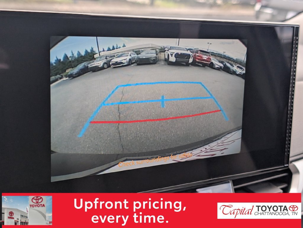 Used 2026 Toyota Sienna XLE FWD image 25