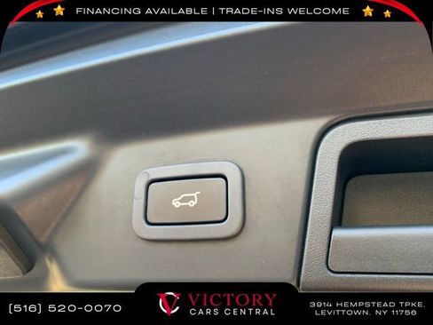 Used 2020 Land Rover Range Rover Velar S image 11