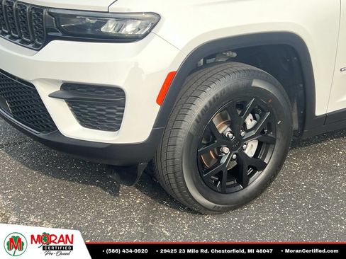 Used 2024 Jeep Grand Cherokee Altitude AWD/4WD image 8