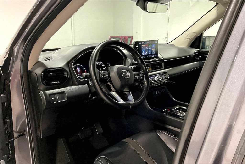 Used 2025 Honda Pilot Touring image 16