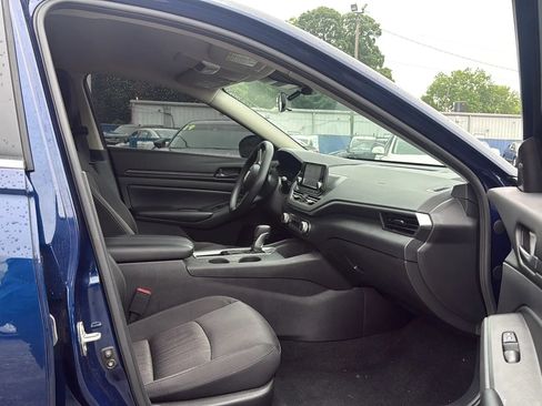 Used 2024 Nissan Altima 2.5 S FWD image 8