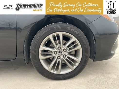 Used 2016 Toyota Camry SE image 9