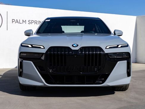 Used 2023 BMW 740i w/ Parking Assistance Package RWD image 4