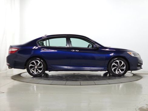 Used 2016 Honda Accord EX image 10