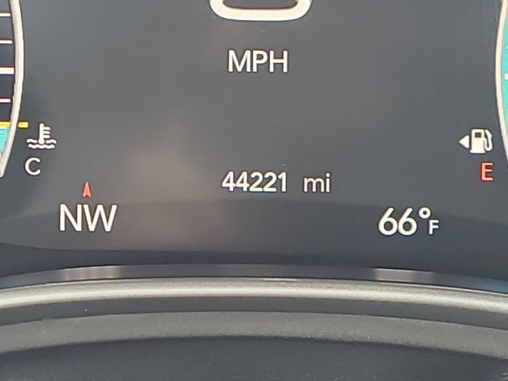 Used 2024 Chrysler Pacifica Touring-L FWD image 17