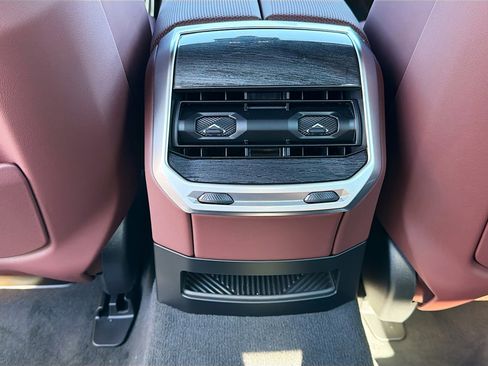 New 2026 BMW 750e xDrive w/ Executive Package image 20