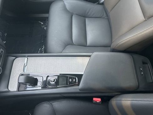 Certified 2025 Volvo XC60 B5 Plus image 26