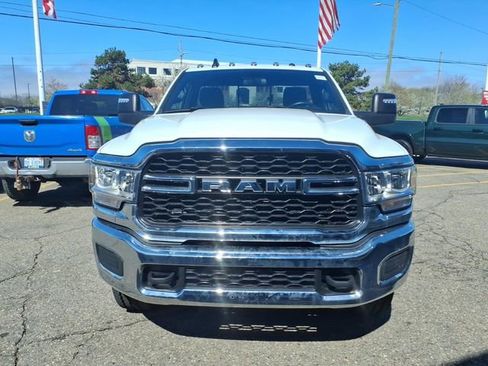 New 2024 RAM 2500 Tradesman w/ Chrome Appearance Group AWD/4WD image 3