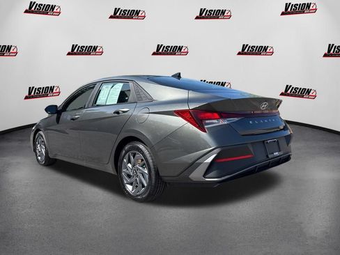 Used 2024 Hyundai Elantra SEL FWD image 8