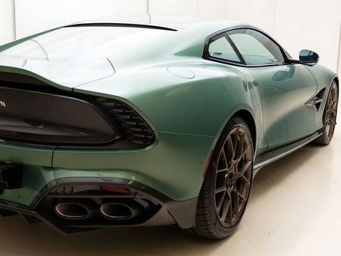 Used 2025 Aston Martin Vanquish image 18