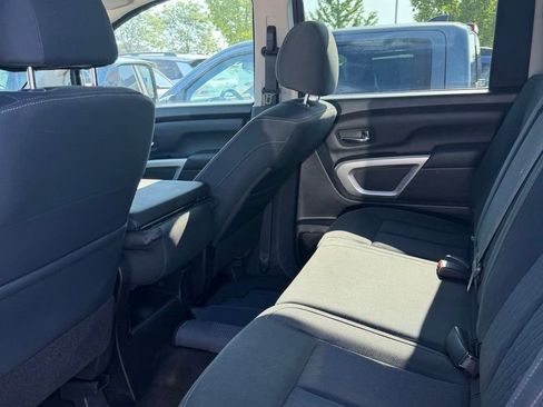 Used 2018 Nissan Titan SV AWD/4WD image 6