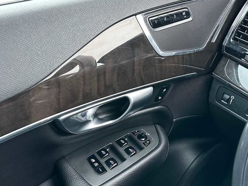 Used 2018 Volvo XC90 T6 Momentum image 35