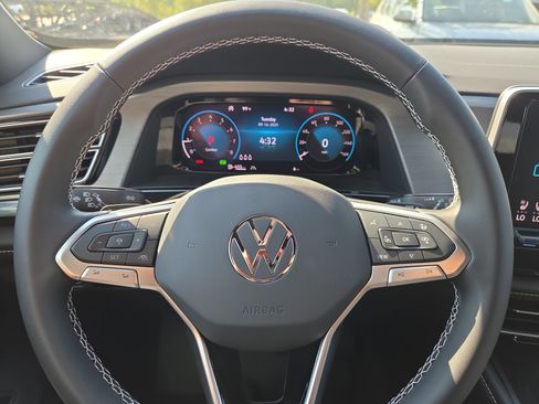 New 2026 Volkswagen Atlas Cross Sport SE image 10