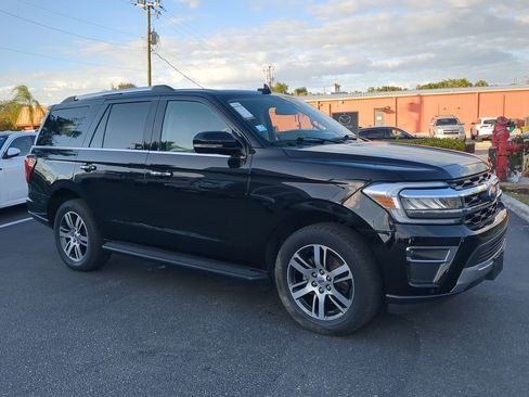Used 2024 Ford Expedition Limited image 2