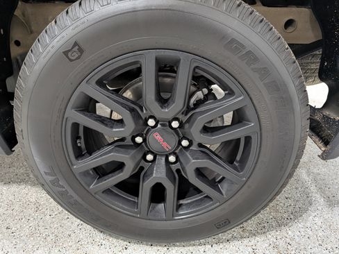 Used 2025 GMC Sierra 1500 Elevation image 10