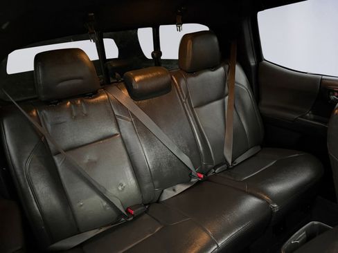 Used 2016 Toyota Tacoma image 18