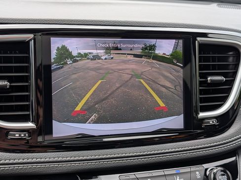 Used 2025 Chrysler Pacifica Limited FWD image 27