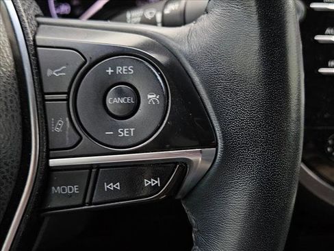 Used 2018 Toyota Camry XLE image 12