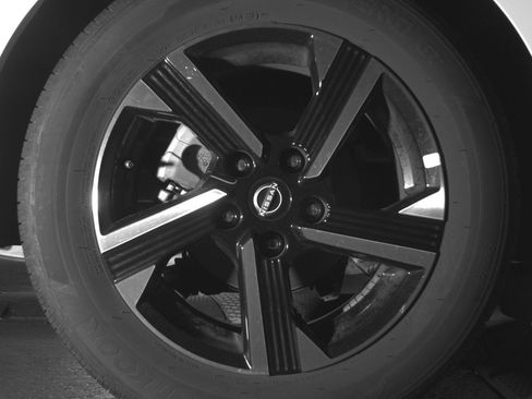 Used 2025 Nissan Sentra SV FWD image 15