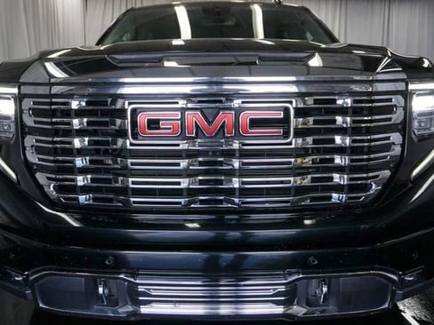 Used 2023 GMC Sierra 1500 Denali AWD/4WD image 3