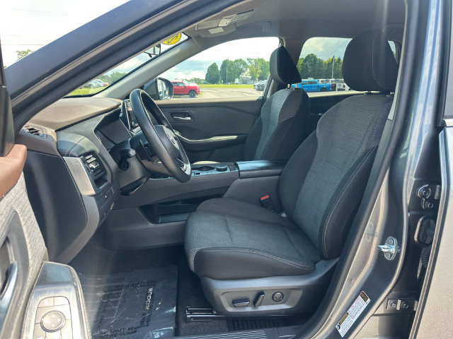 Used 2023 Nissan Rogue SV AWD/4WD image 9