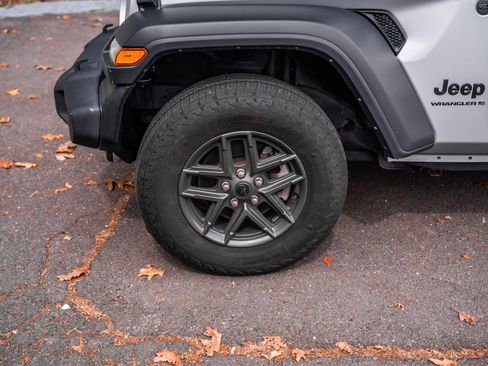 Used 2024 Jeep Wrangler Sport S image 12