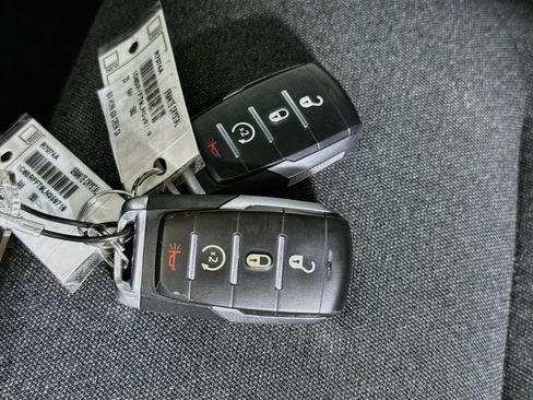 Used 2020 RAM 1500 Big Horn AWD/4WD image 32