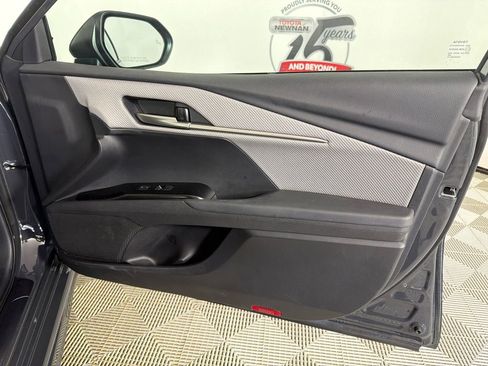 Used 2025 Toyota Camry SE image 14