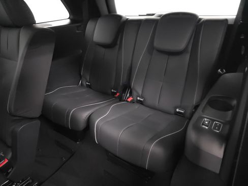 Used 2024 Mercedes-Benz GLS 450 4MATIC image 31
