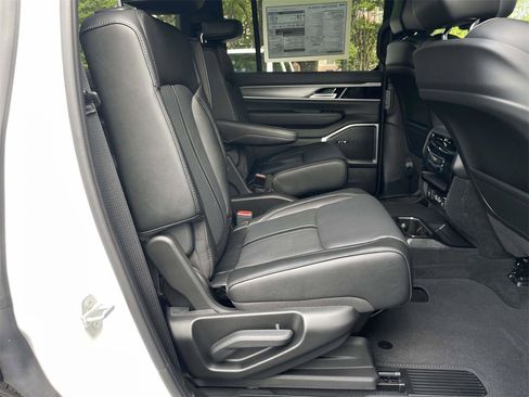 New 2025 Jeep Wagoneer Series II w/ Premium Group I image 35