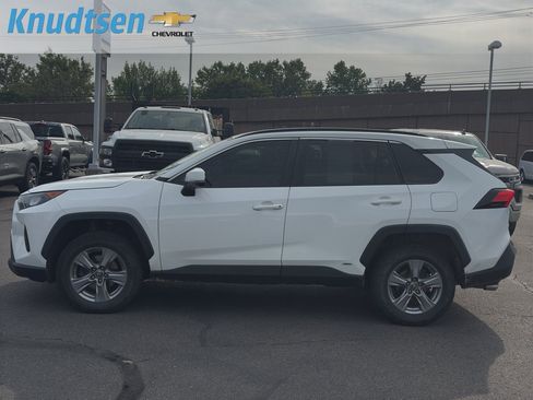 Used 2022 Toyota RAV4 LE AWD/4WD image 4