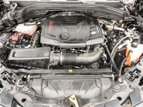 Used 2023 Alfa Romeo Stelvio Ti image 41