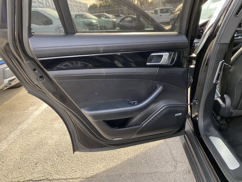 Used 2018 Porsche Panamera 4 image 19