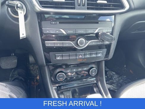 Used 2019 INFINITI QX30 w/ Navigation Package image 7